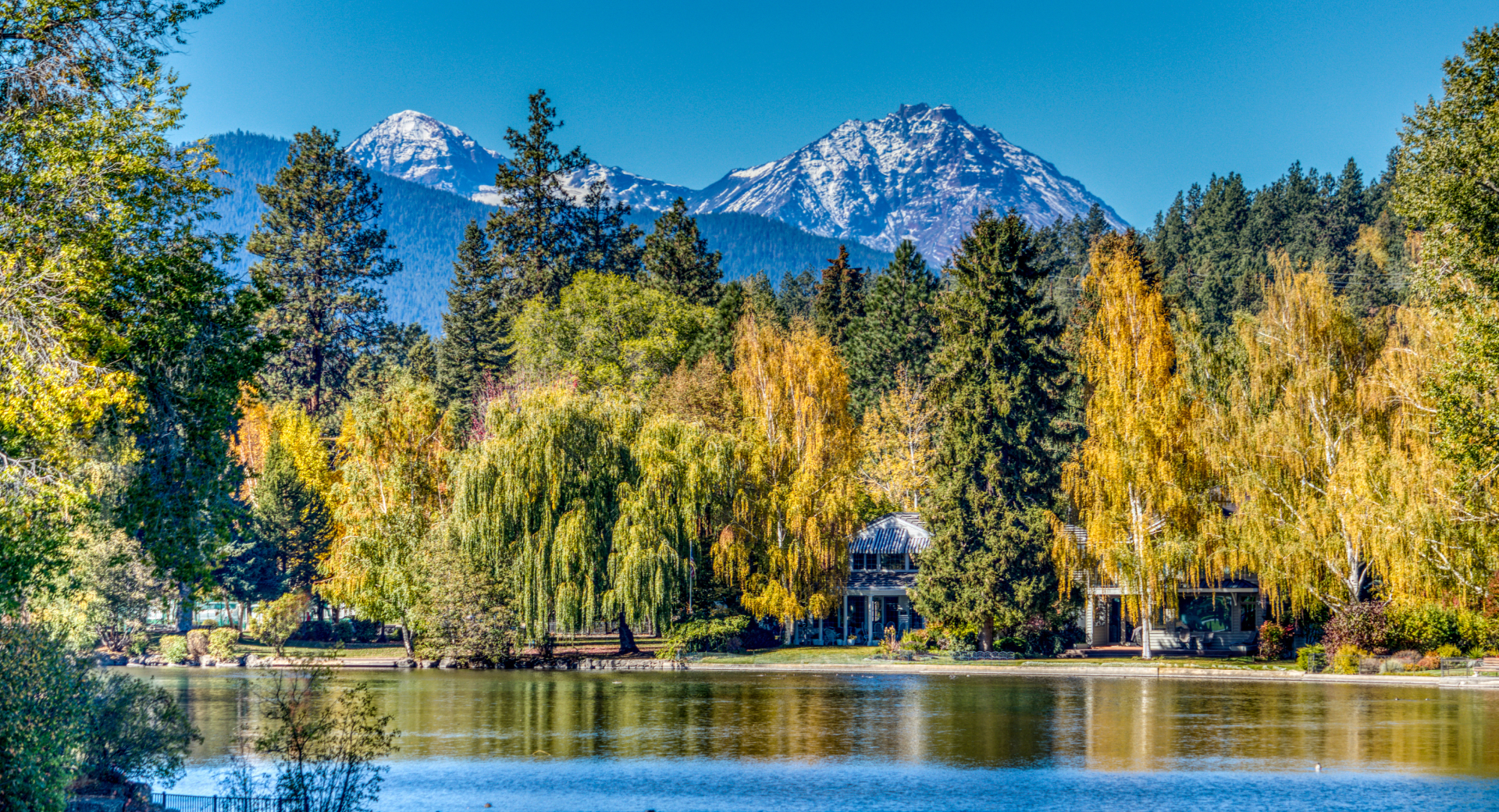 Fall view of Mirror Pond and Drake Park in Bend, Oregon